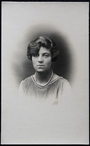 Portrait Of A Woman Postcard Vignette Publisher Proctors Croydon