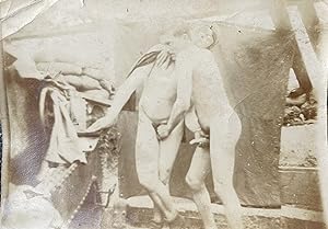 Photos of naked soldiers in the World War I.