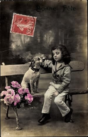 Ansichtskarte / Postkarte Glückwunsch, Bonne Fete, Junge im Matrosenanzug mit Hund auf einer Bank