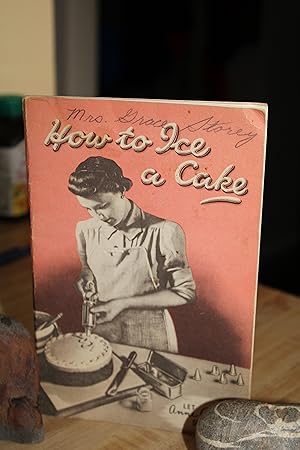 How to Ice a Cake