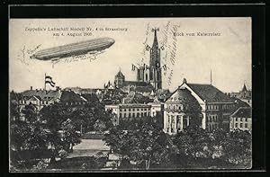 Ansichtskarte Strassburg, Zeppelins Luftschiff Nr. 4 über der Stadt im Jahr 1908, Kaiserplatz