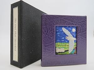 THE OWL THAT SHRIEKED (MACRO MINIATURE BOOK) Birds of Prey Mentioned in the Plays of William Shak...