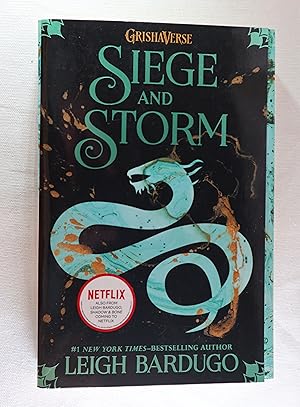 Siege and Storm (The Shadow and Bone Trilogy, 2)