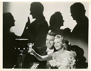 "FEMME DU MONDE" (CAFE SOCIETY) Réalisé par Edward H. GRIFFITH en 1939 avec de gauche à droite: F...