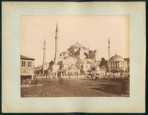 Fotografie Guillaume Berggren, Ansicht Istanbul, Blick auf die Hagia Sophia mit dem Vorplatz, Pfe...