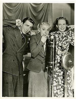 "RADIO-CROCHET (MILLIONS IN THE AIR)" Réalisé par Ray McCAREY en 1935 avec de gauche à droite: Ro...