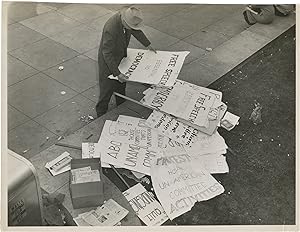 Archive of 14 original large-format press photographs of the 1960 protest against the House on Un...