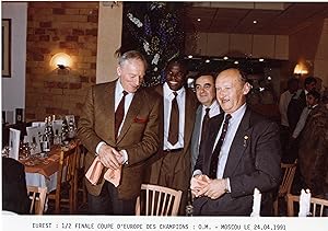 "Yves MONTAND, Basil BOLI, Bernard PIVOT, Lucien WEYGAND" Photo de presse originale prise lors de...