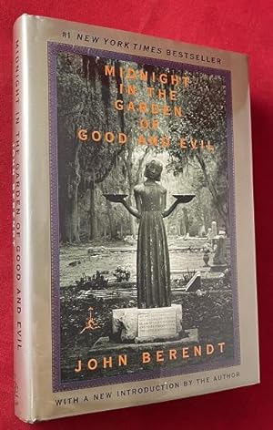 Midnight in the Garden of Good and Evil (SCARCE SIGNED ML FIRST PRINTING)