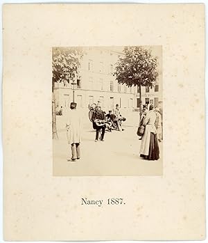 France, Nancy, le musicien devant la Brasserie Viennoise, 1887