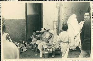 Maroc, Tanger, Habitants d'une ville, ca.1950, Vintage silver print