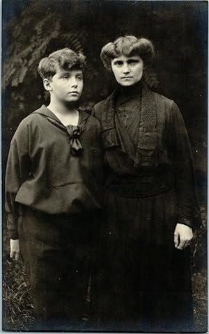 Kaiserin Zita und Otto in der Wohnung der exilierten Kaiserfamilie