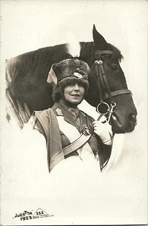 Princesse Victoria Louise de Prusse, uniforme hussard