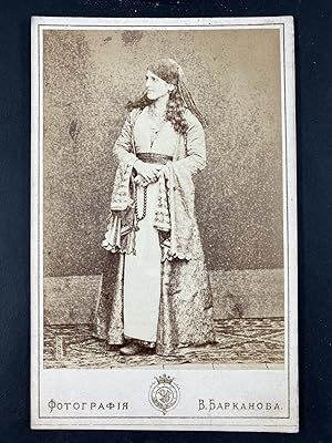 W.Barkanoff, Tiflis - Tbilissi, jeune femme en costume