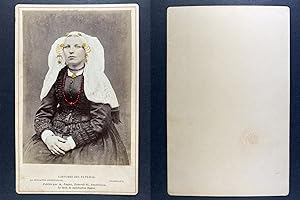 Portrait, Femme en costume des Pays-Bas, Vintage albumen print, ca.1880