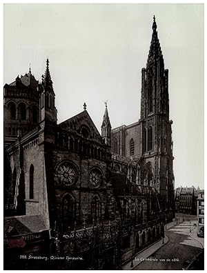 France, Strasbourg, la Cathédrale, vue de côté