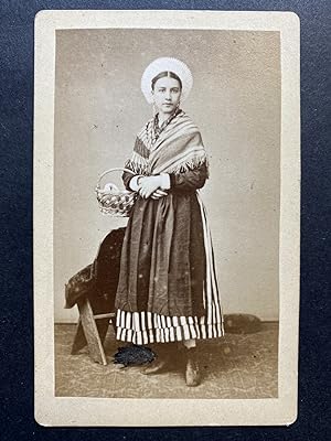 France, Femme en costume traditionnel, vintage albumen print, ca.1870