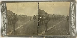 Guerre 1914/18, Inspection d'un Régiment d'Infanterie Britannique derrière la ligne de tir, Vinta...