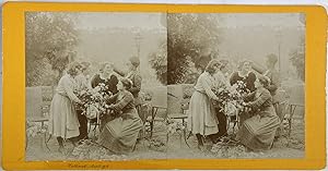 France, Vitrolles, Femmes et fleurs à Valbacol, Vintage print, circa 1900, Stéréo