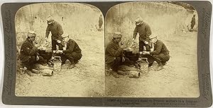 Guerre 1914/18, Soldats français préparant un repas dans un village belge, Vintage silver print, ...