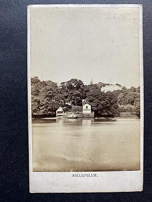 Angleterre, Sharpham, Maison au bord de l'eau, vintage albumen print, ca.1880