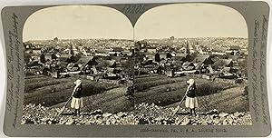 USA, Pennsylvanie, Hazleton, Fillette regardant la ville minière, Vintage silver print, 1902, Stéréo