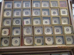 Héraldique - Collections d'Armoiries - Importante réunion dans 1 coffret de 175 boîtes (4,5 x 4,5...