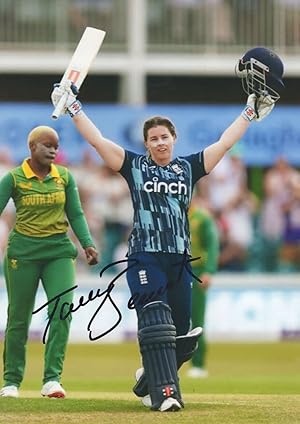 Tammy Beaumont Kent Ladies Cricketer Giant 12x8 Hand Signed Photo