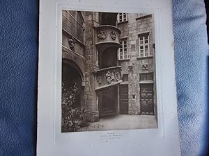 Planche 1910 RIOM MAISON HOTEL DE MONTAT COUR INTERIEURE