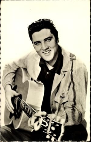 Ansichtskarte / Postkarte Schauspieler und Sänger Elvis Presley, Portrait, Gitarre