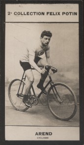 Photographie de la collection Félix Potin (4 x 7,5 cm) représentant : Willy Arend, coureur cyclis...