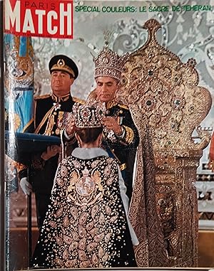 Paris Match N° 970 : Spécial couleurs, le sacre de Téhéran. Des Tsars aux Soviets, Johnny à bicyc...
