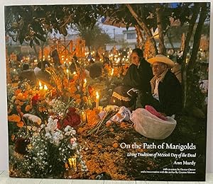 On the Path of Marigolds: Living Traditions of Mexico's Day of the Dead (English and Spanish Edit...