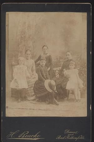 Fotografia originale di gruppo famigliare realizzata dallo studio H. Beuche di Dissene und Bad Ro...