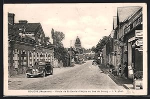 Carte postale Bouère, Route de St-Denis-d`Anjou au bas du bourg, vue de la rue