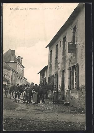 Carte postale La Brulatte, Une Rue, vue de la rue