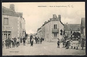 Carte postale Bazougers, Route de Soulgé-le-Bruant et Hotel Leroy
