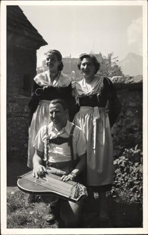 Ansichtskarte / Postkarte Österreich, zwei Frauen und Mann in Tracht, Zitherspieler