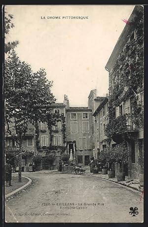 Carte postale Saillans, La Grande Rue, Fontaine-Lavoir