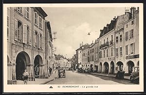 Carte postale Remiremont, La grande rue, vue de la rue