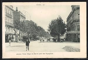 Carte postale Cette, Avenue Victor Hugo en face la gare des Voyageurs