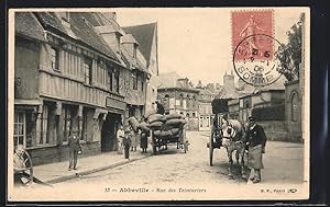 Carte postale Abbeville, Rue des Teinturiers, attelages