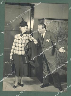 TEATRO. SARA FERRATI E NINO BESOZZI in una scena del Cavaliere solo. Milano, Teatro Nuovo, 1938 F...