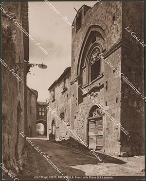 Viterbo, TOSCANELLA. Avanzi d. Chiesa di S. Leonardo. Fotografia originale, circa 1920.