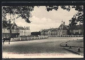 Carte postale Le Haras-du-Pin, Vue prise de l`Avenue de la Forge