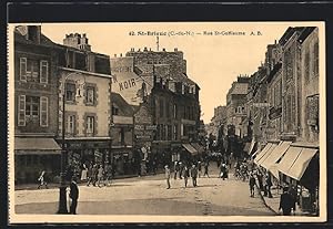 Carte postale St-Brieuc, Rue St-Guillaume, vue de la rue