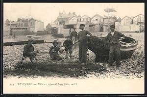 Carte postale Le Havre, Pecheurs reparant leurs filets