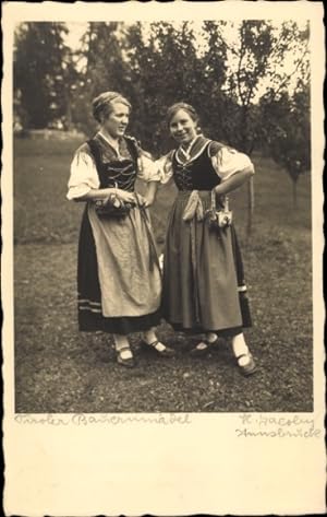 Foto Ansichtskarte / Postkarte Innsbruck in Tirol, Zwei Frauen in Trachten