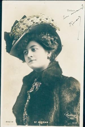 Glitzer Ansichtskarte / Postkarte Portrait einer Frau, Hut, Pelzmantel