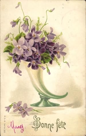 Präge Ansichtskarte / Postkarte Glückwunsch, Blumenstrauß in Vase, Veilchen